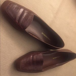 Brown Enzo Angiolini flats